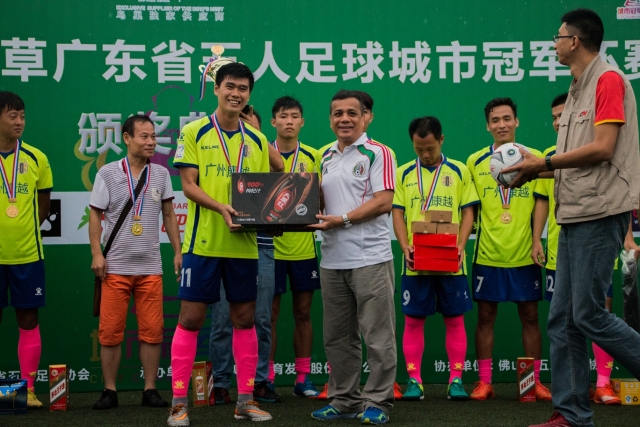 粤超第五轮：梅州倒钩破门，广州反客为主领跑西区